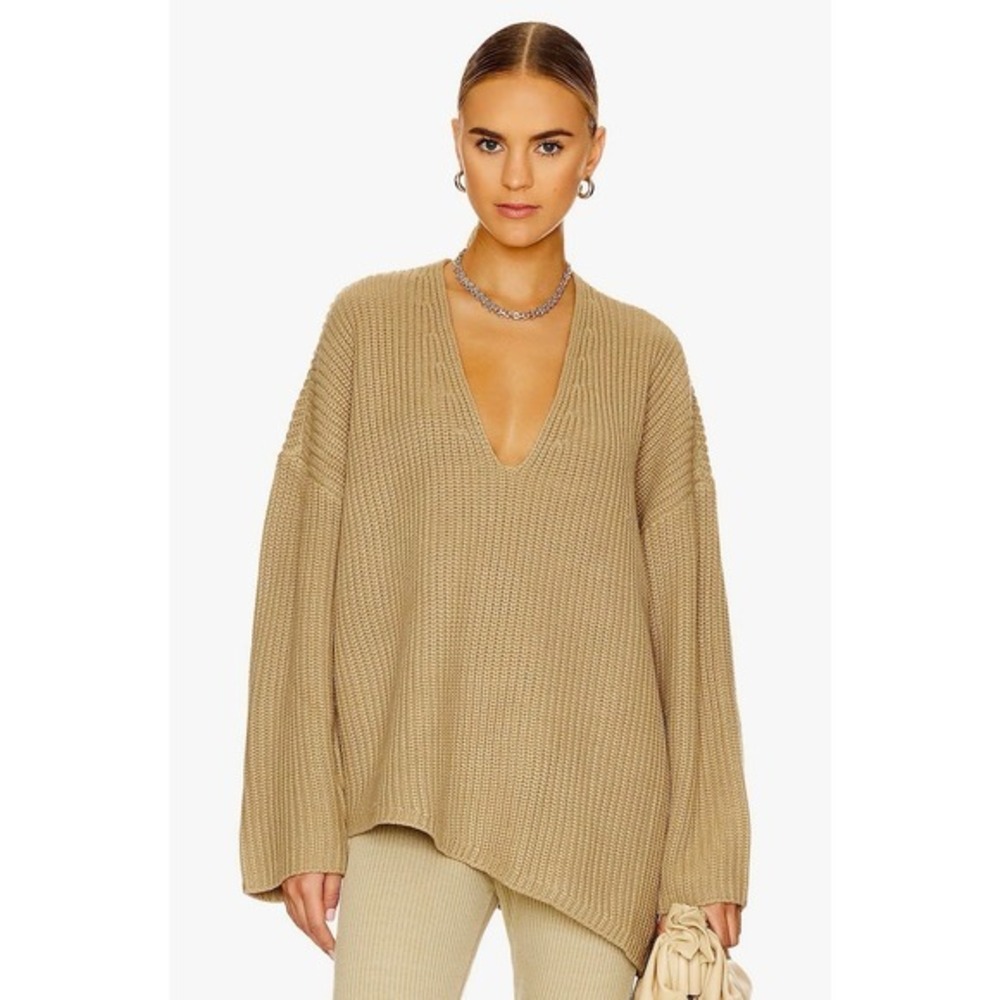 WEWOREWHAT Solid V Neck Sweater Solid Tan Oat Oversized Knitwear Medium Large